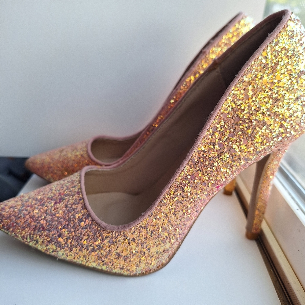 NWB Qupid the Milia  pink glitter Barbie  core heels size 6.5 M